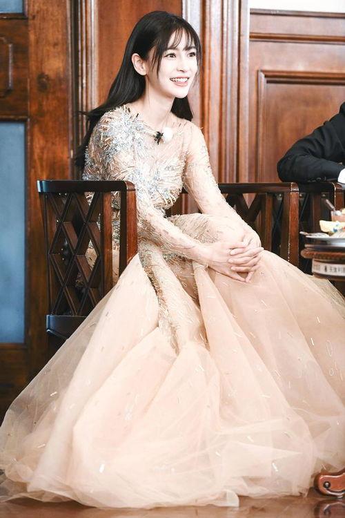 娱乐圈吃瓜杨颖微博,吃瓜群众热议不已